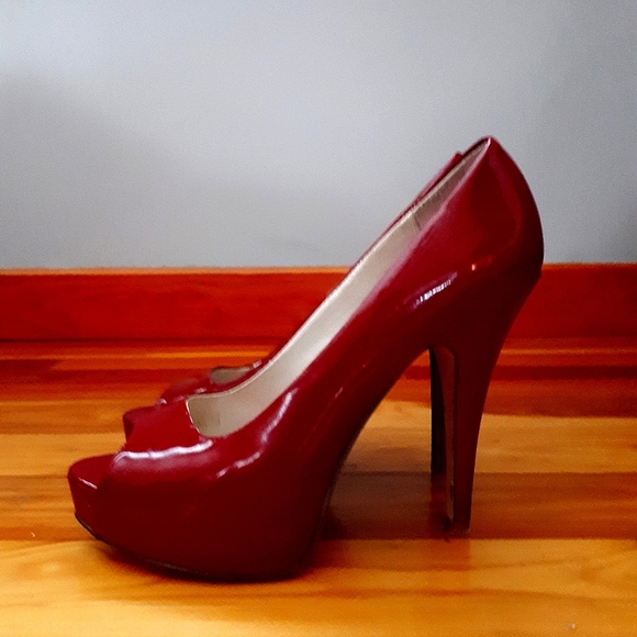 Red High Heeled Pumps - Picture 1 of 2